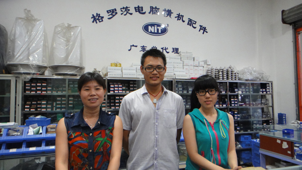 與格羅茨老板娘合影 與格羅茨老板娘合影